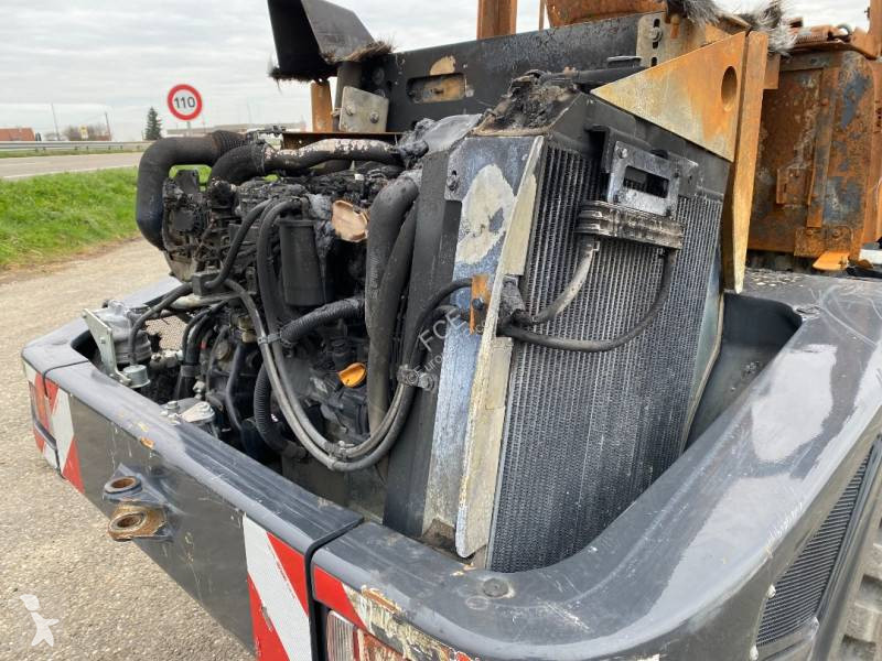 مُحمّلة Yanmar V 100 / Certificat CE endommagée