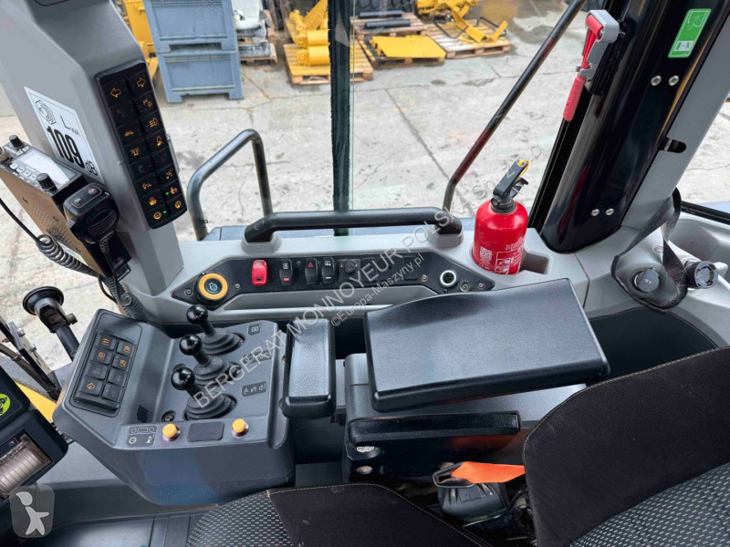 Nakladač Caterpillar 980