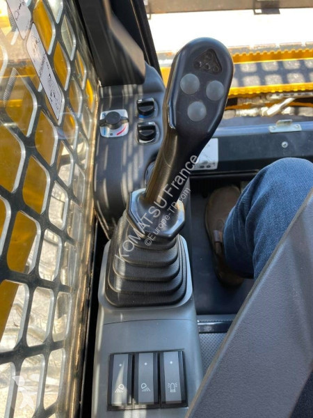 Nakladač Komatsu SK820-8E0