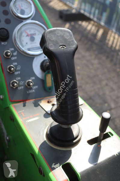 Nakladač Avant tecno