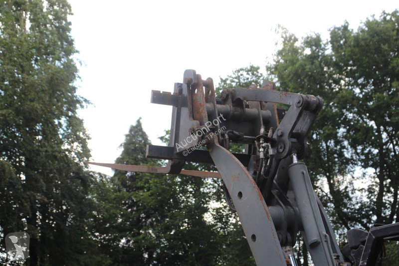 Nakladač Giant V452T