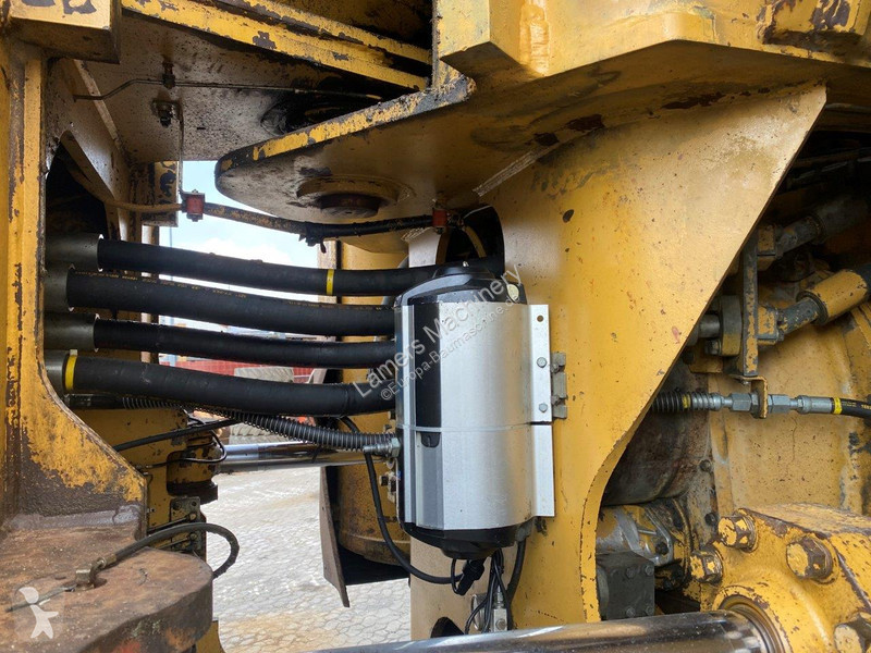 Shovel Caterpillar NVT