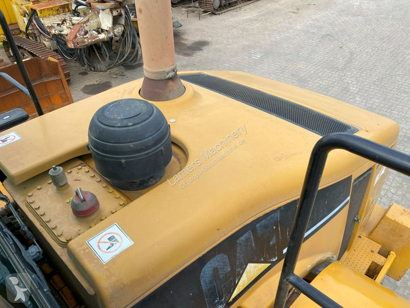 Shovel Caterpillar NVT