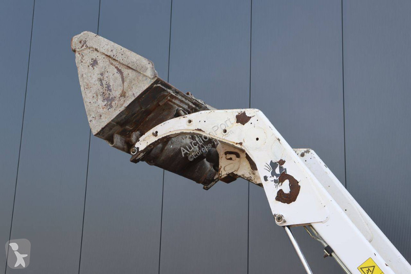 Shovel Bobcat