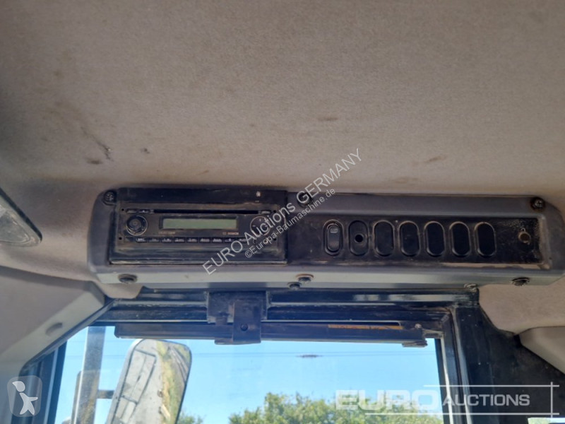 Nakladač Komatsu 8EO