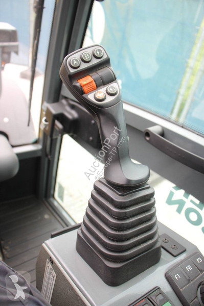 Chargeuse Neuson WL60