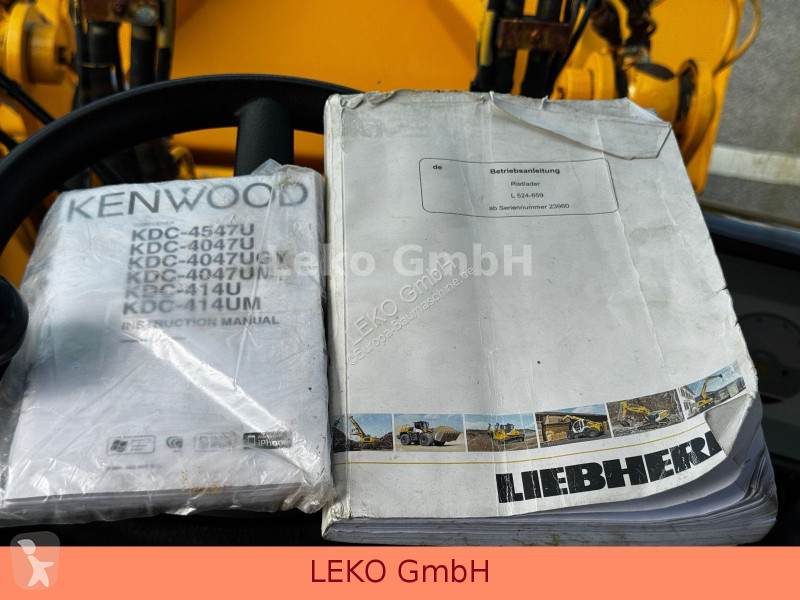 Liebherr Mit 3 Löffeln & 1 Gabel loader