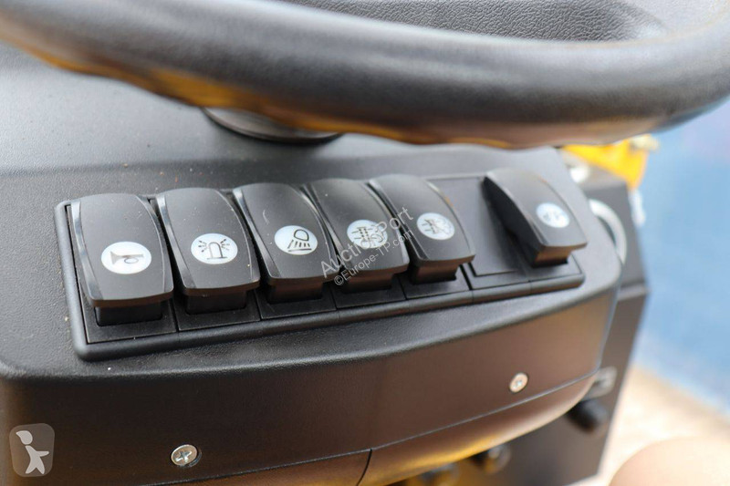 Eurotrac -CIF loader