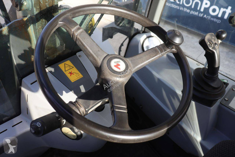 Pala cargadora Kramer 750