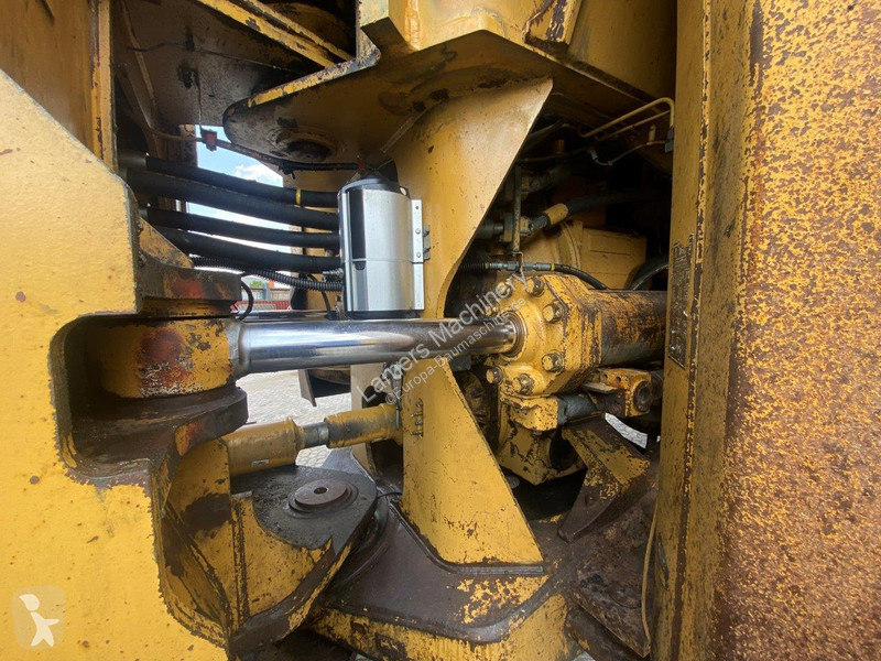 Shovel Caterpillar NVT