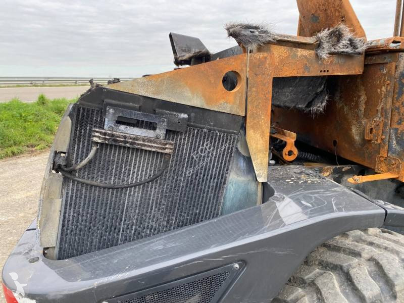 مُحمّلة Yanmar V 100 / Certificat CE endommagée