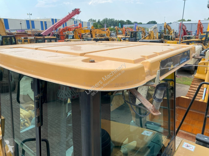Shovel Caterpillar NVT