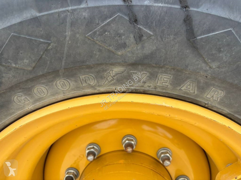 Shovel Caterpillar 918 M