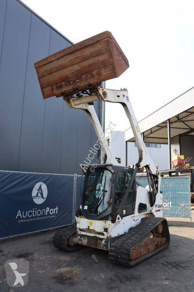 Shovel Bobcat
