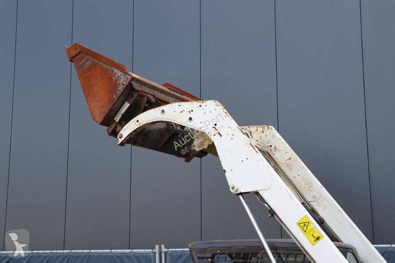 Shovel Bobcat