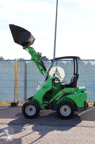 Shovel Avant tecno M