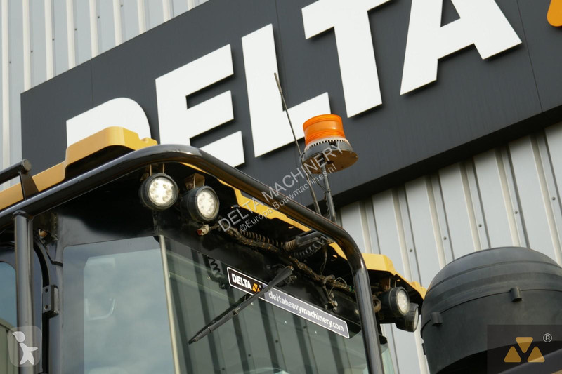 Nakladač Caterpillar 980M