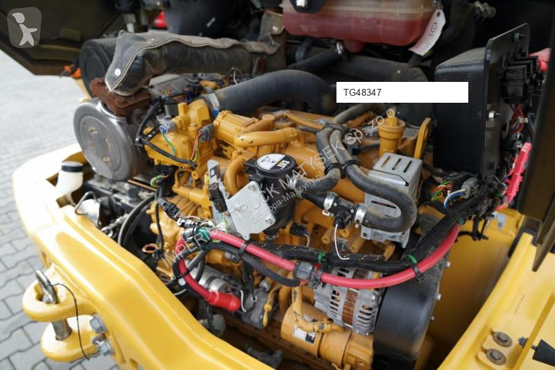 Nakladač Caterpillar 906M