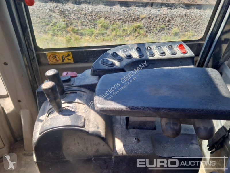 Nakladač Komatsu 8EO