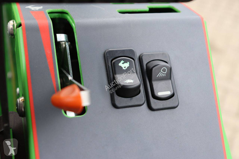 Pala cargadora Avant tecno ME527