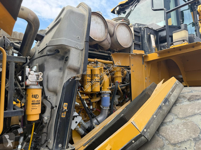 Товарач Caterpillar 982M .