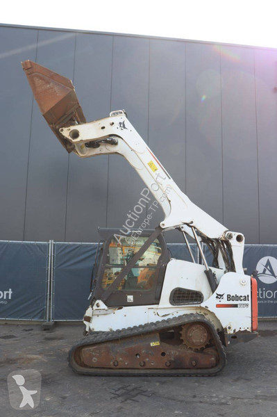 Shovel Bobcat