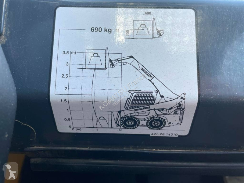 Nakladač Komatsu SK820-8E0