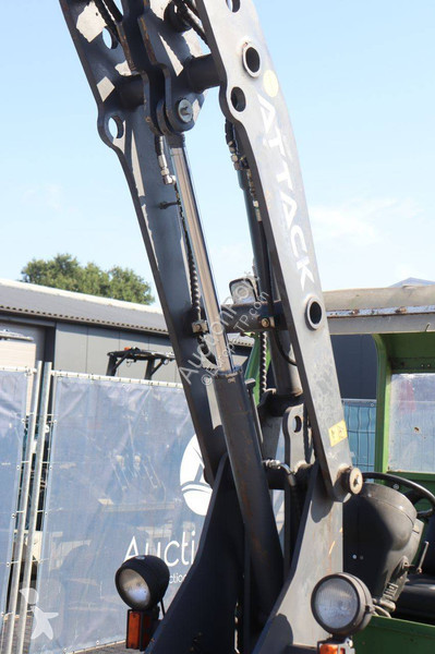 Nakladač Attack 1230