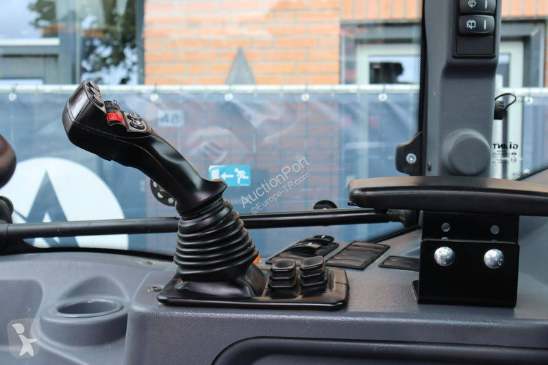 Nakladač Giant G5000 X-TRA