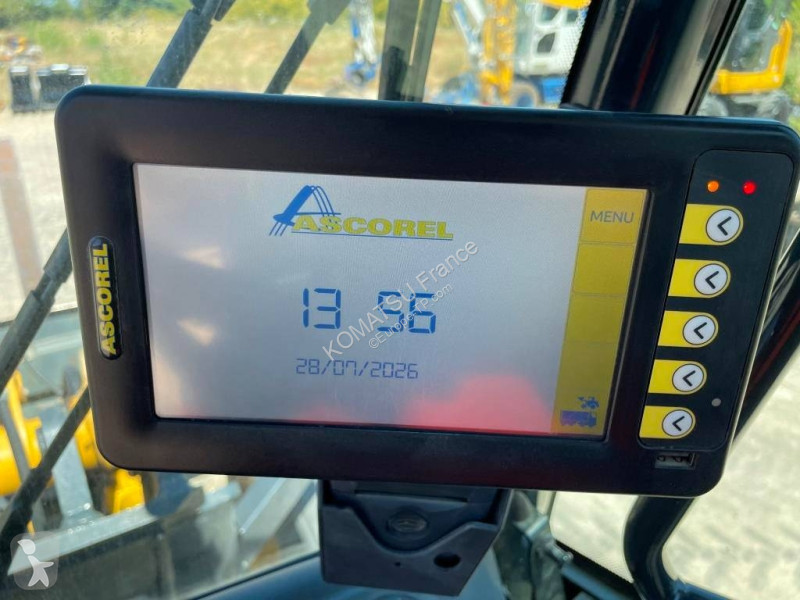Chargeuse Komatsu WA100M-8E0
