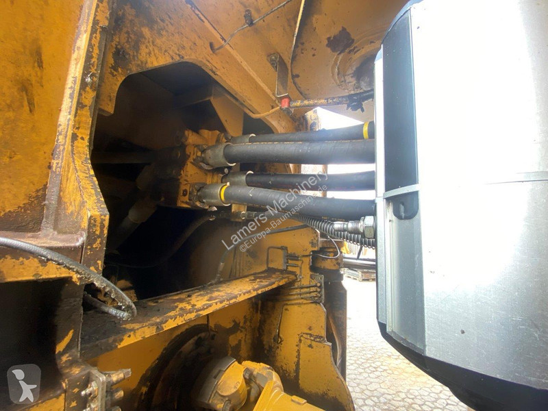 Shovel Caterpillar NVT