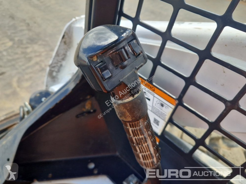 Shovel Bobcat S740
