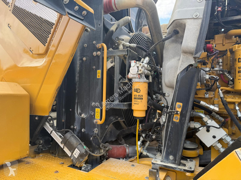 Товарач Caterpillar 982M .