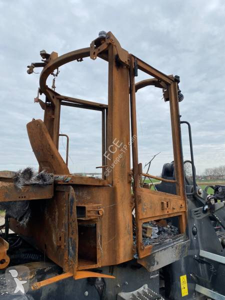 مُحمّلة Yanmar V 100 / Certificat CE endommagée