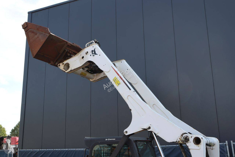 Shovel Bobcat