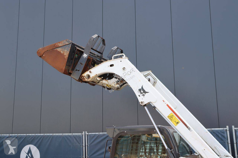Shovel Bobcat T450