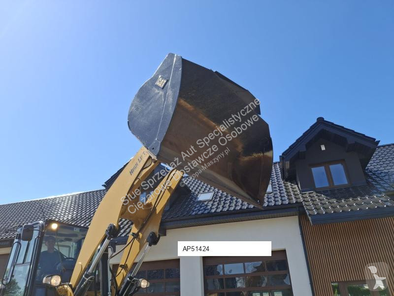Nakladač Caterpillar 918 M