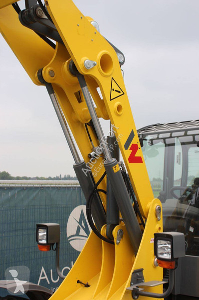 Chargeuse Neuson WL60