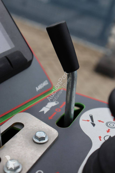 Pala cargadora Avant tecno ME527