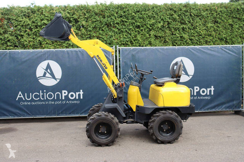 Lastare Komatsu W10-6