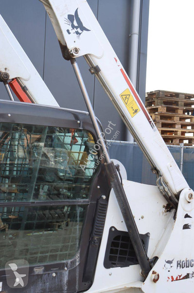 Shovel Bobcat T450
