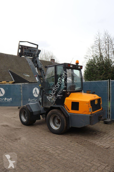 Chargeuse Giant V881T