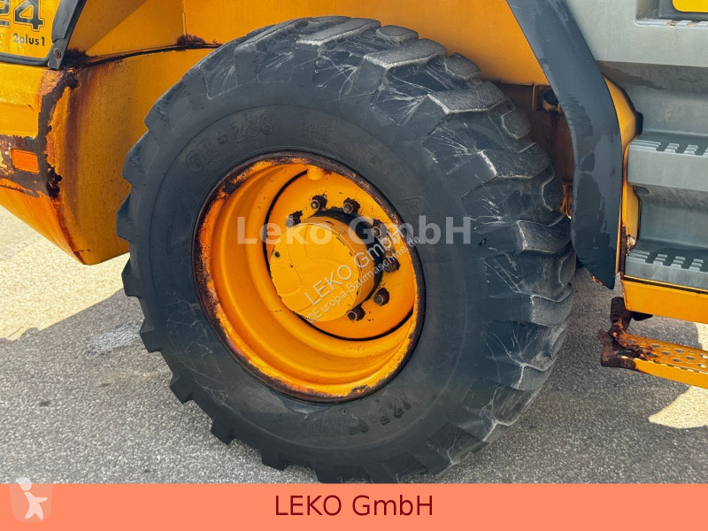 Liebherr Mit 3 Löffeln & 1 Gabel loader