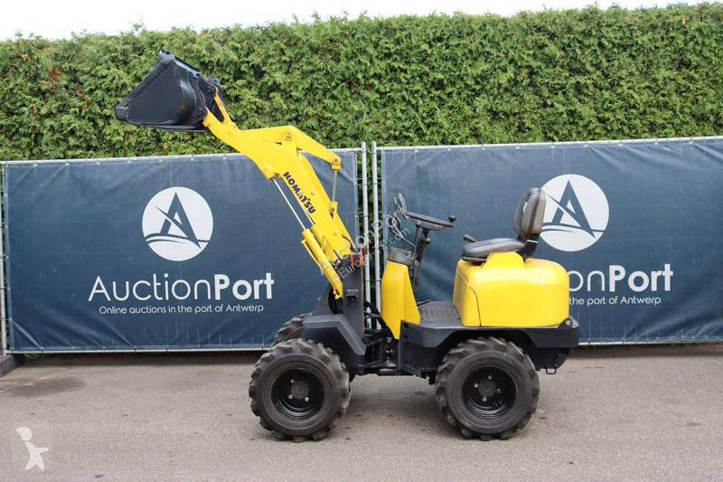 Lastare Komatsu W10-6
