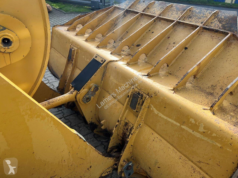 Pá carregadora Caterpillar NVT