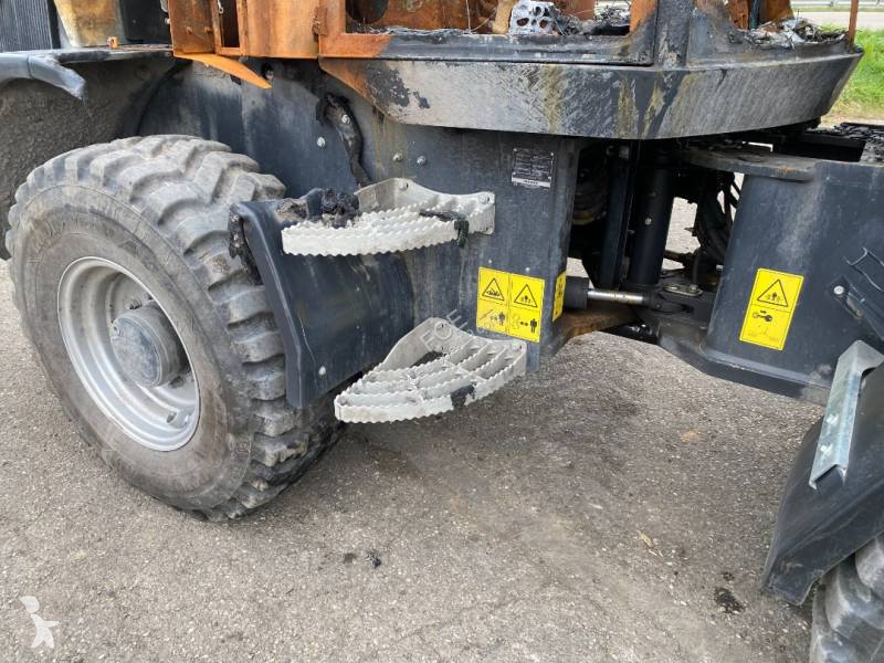 مُحمّلة Yanmar V 100 / Certificat CE endommagée