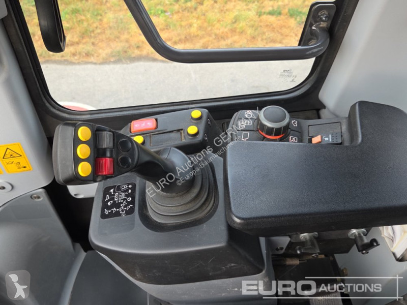 Nakladač Hitachi 7