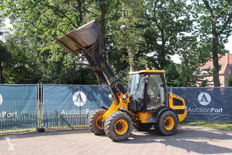 Nakladač JCB T4