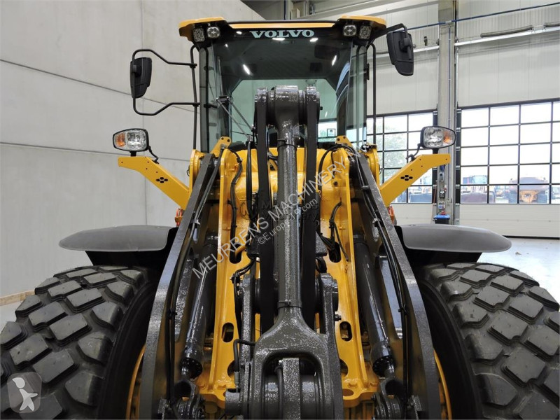 مُحمّلة Volvo New Bucket + Tyres