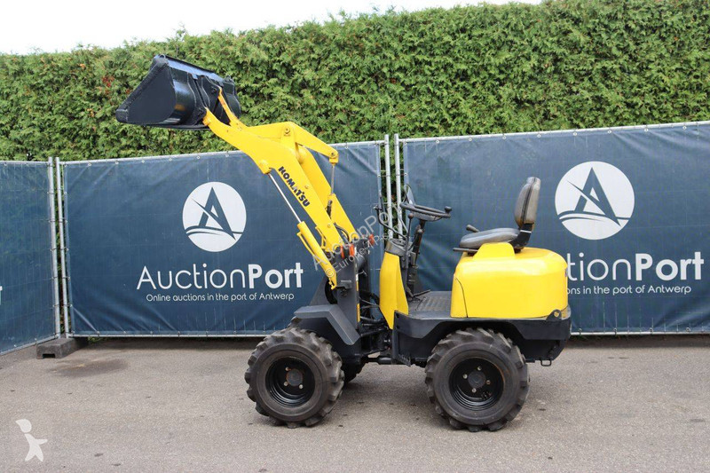 Lastare Komatsu W10-6